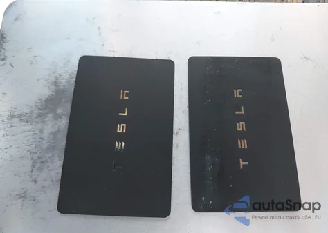 2020 Tesla Model Y Long Range Dual Motor All-Wheel Drive z USA, uszkodzony, nr VIN 5YJYGDEE6LF009429